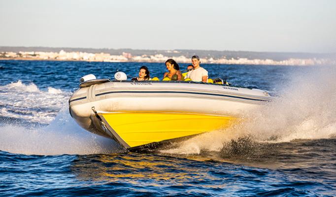 Speed Boat Fahrt vor Palma de Mallorca
