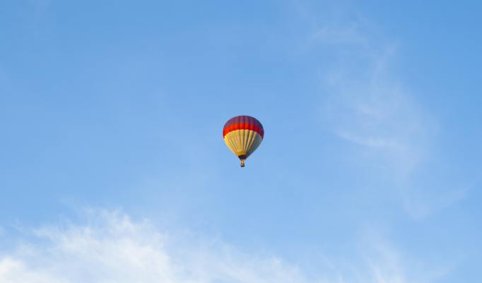 Ballonfahrt mit blauem Himmel Ebern