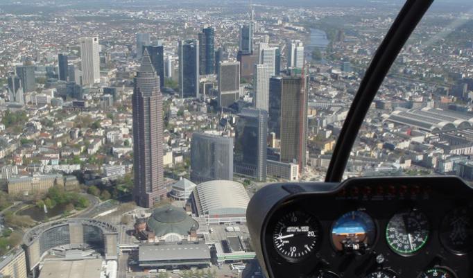 Skyline Rundflug über Frankfurt am Main