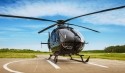 Schwarzer Hubschrauber am Boden